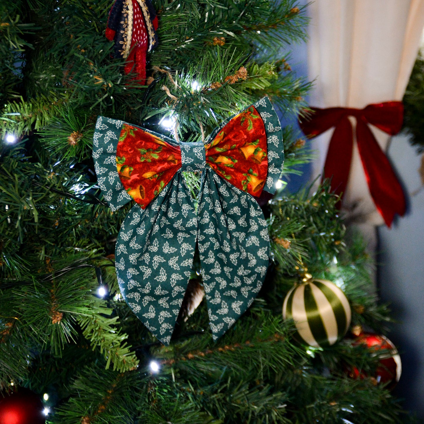 Noeud décoratif - Houx et cloches